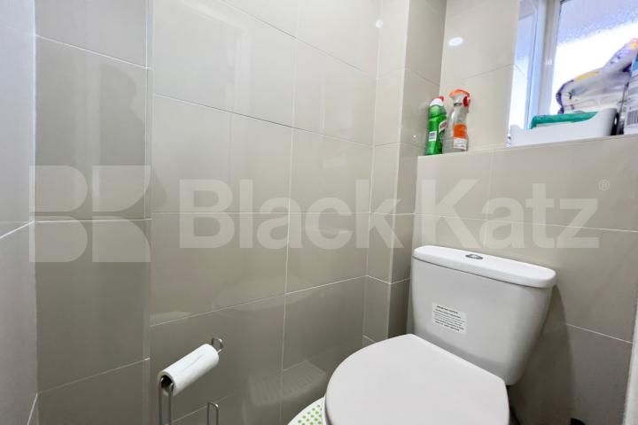 Recently redecorated throughout, wooden floors, white walls & superbly located Browning Street , Elephant and Castle SE17